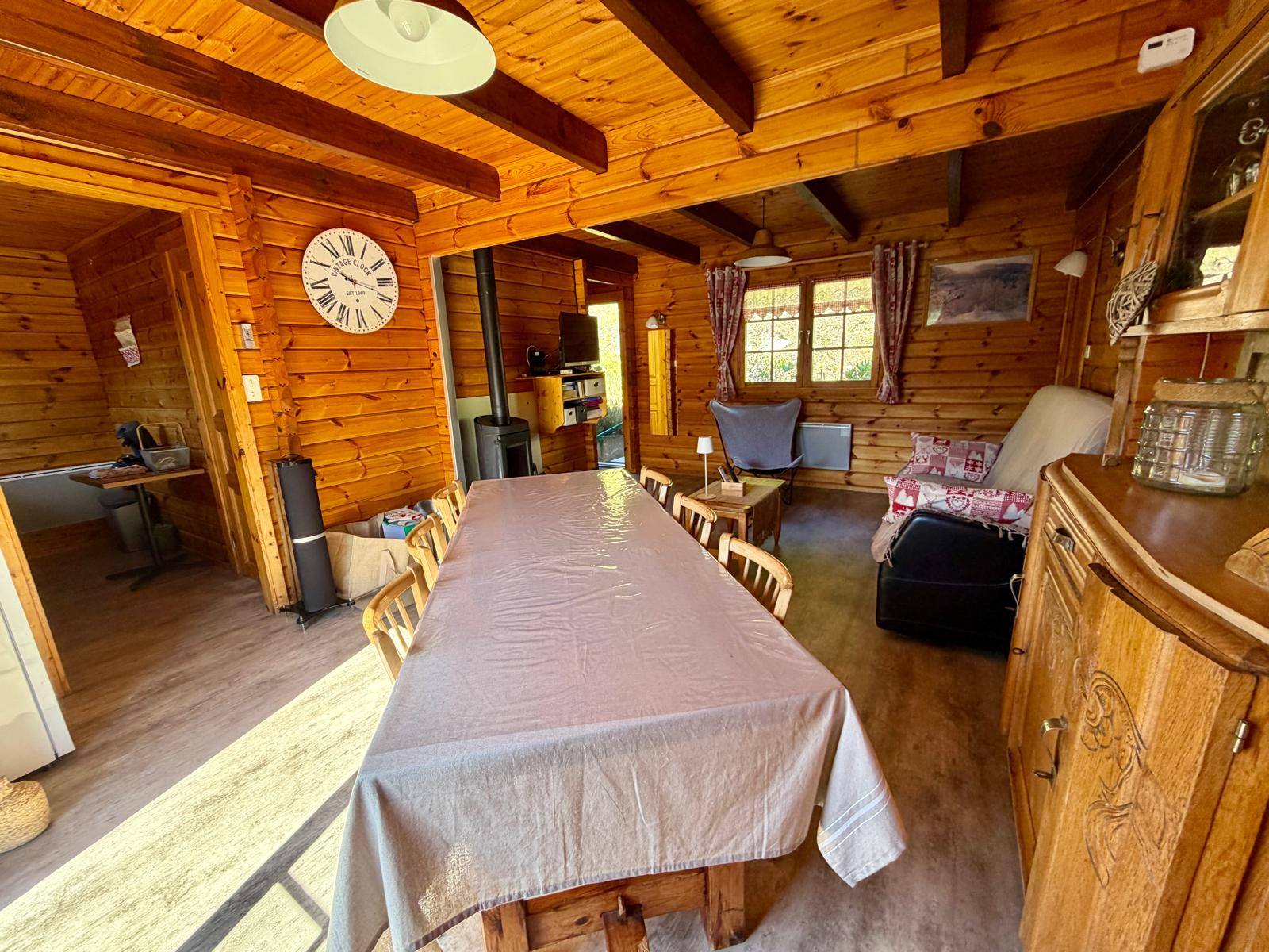 Salle à manger avec grande table