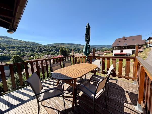 Terrace with table and mountain views